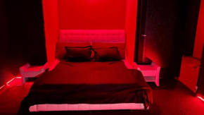 Kinky Red Plesure